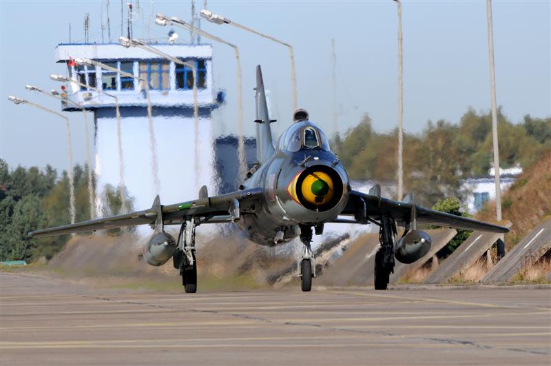 19.JPG - taxiing back