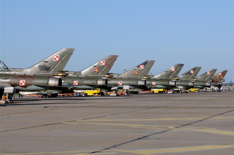 20.JPG - flightline at Swidwin