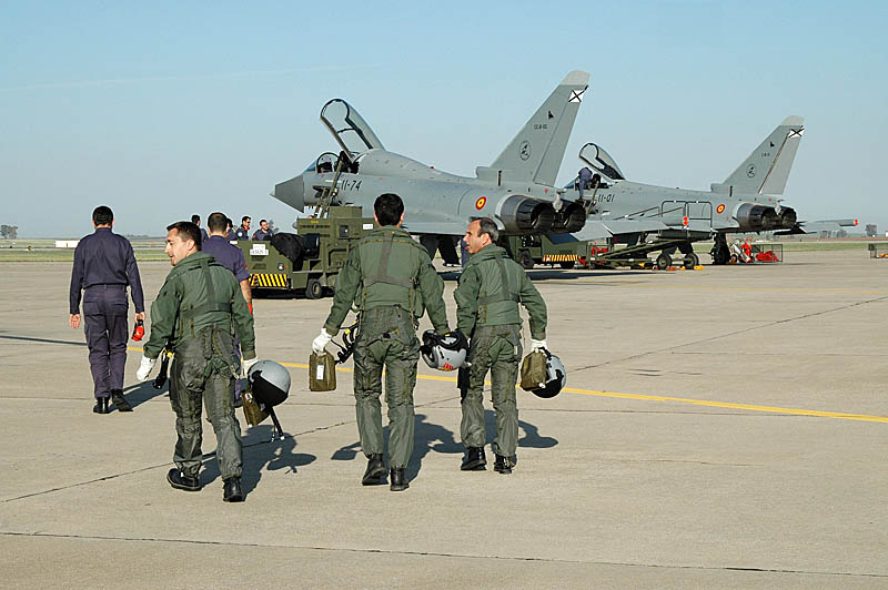 Span_Eurofighter03.JPG - Spanish Air Force Pilots on their way 