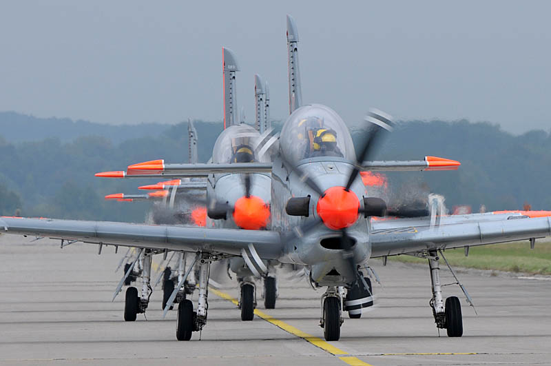 16a.jpg - Team Akrobacyjny "Orlik"  with their PZL-130s