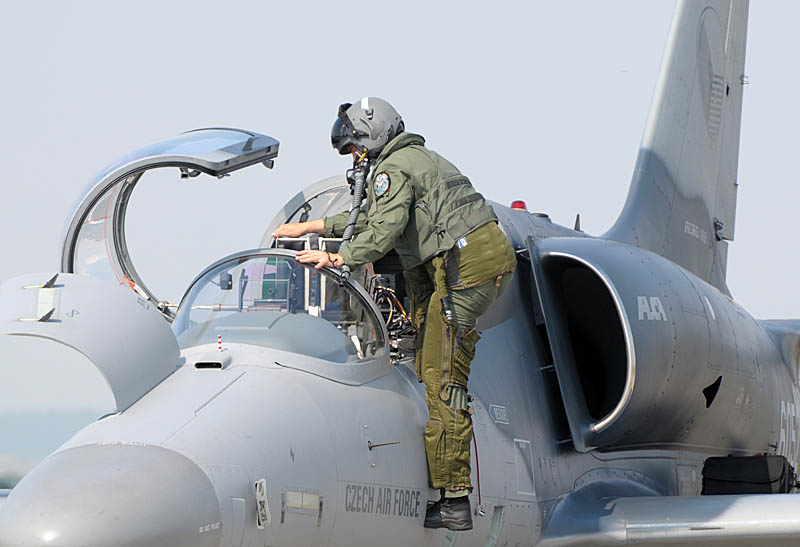 3c.jpg - Ivo Kadoŝ climbs into his ALCA