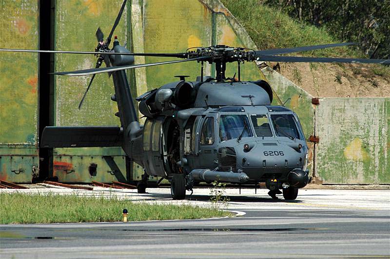 PIC13.jpg - HH-60 from 56th RQS based at Kelflavik